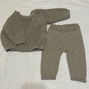 H&M 3M baby sweater set. NEVER WORN.